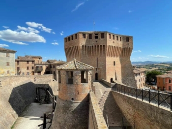 Alla Rocca di Mondavio torna, restaurata, una delle armi da guerra di Francesco di Giorgio Martini
