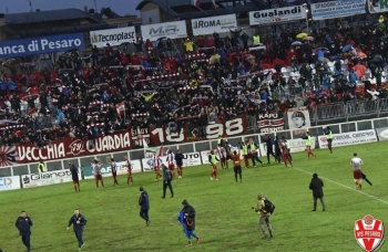 Anche il gruppo Gioventù Pesaro 2014 sabato resterà fuori dallo stadio nel primo tempo di Vis Pesaro - FeralpiSalò
