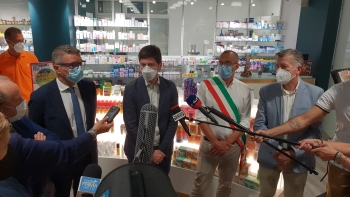 Il Ministro della Salute Roberto Speranza inaugura la rinnovata farmacia comunale di Pesaro "Andrea Costa"