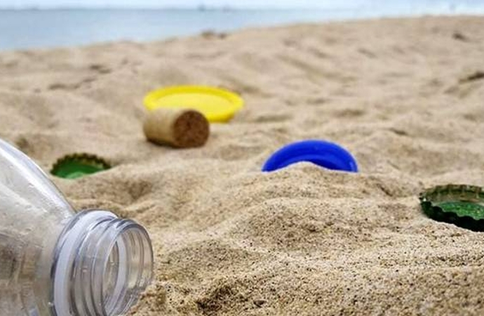 Aset spa prolunga di una settimana la pulizia delle spiagge. Reginelli: «Servizio per le attività turistiche e per i bagnanti»