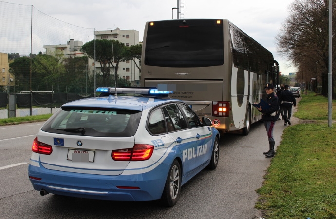 Polizia Stradale di Pesaro, nei primi giorni di aprile 40 servizi di vigilanza con circa 635 violazioni al Codice della Strada