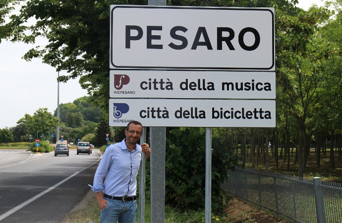Ricci e il marketing del territorio: «Da oggi Pesaro città della musica e della bici nei dieci ingressi principali»
