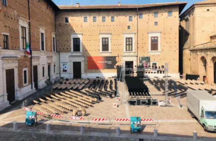 Urbino, tutto pronto per la sfilata delle stelle. Stasera ‘sold out’ per CNA Idee in Moda 2019